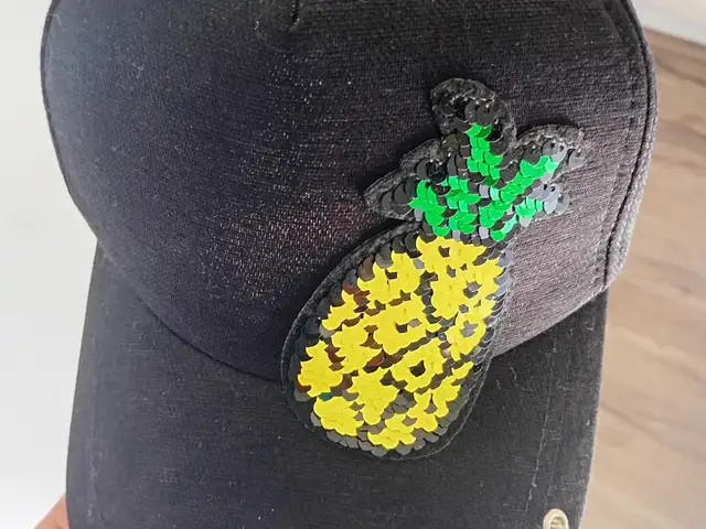 balck cap, Santa Cruz