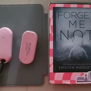 KINDLE PAPERWHITE SIGNATURE EDITION 11TH GEN AND HANDSFREE PAGE TURNER, Chase Village