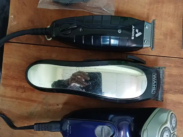 Barber tools wahl clippers, andis trimmer, phillip shaver, St. Joseph
