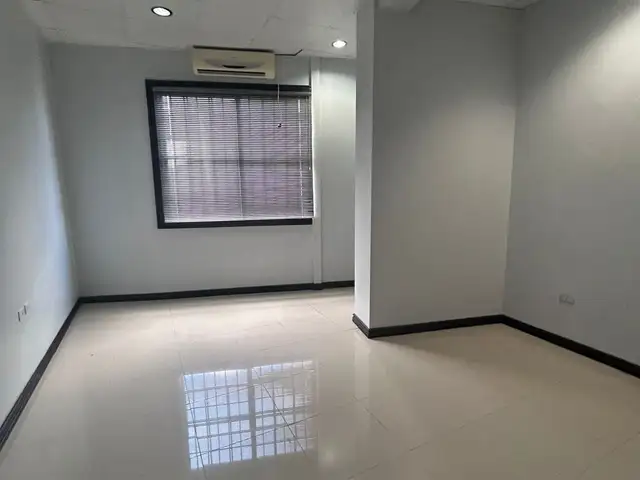 Commercial Property Listing, San Fernando