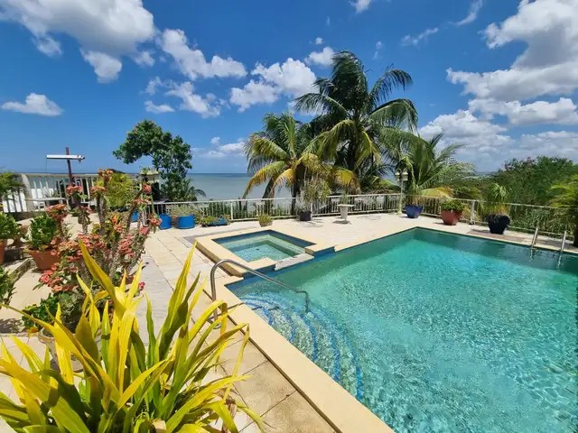 6-bedroom house in La Romain for sale, La Romain