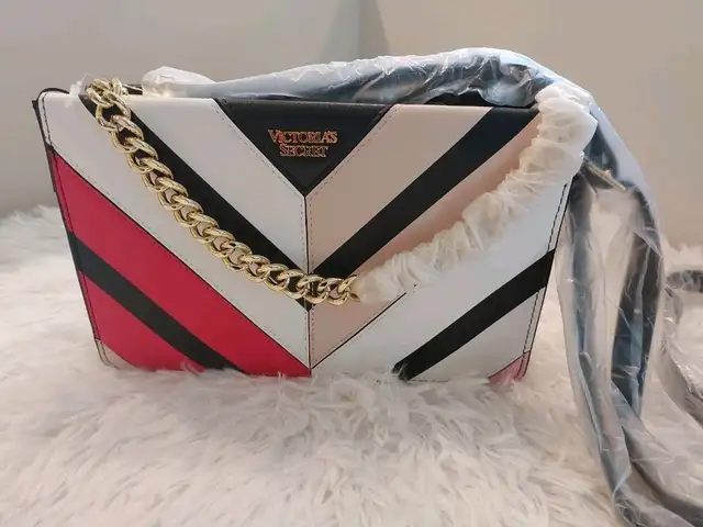 NWT Victoria's Secret Multi-Colored Chevron Crossbody Purse, Couva