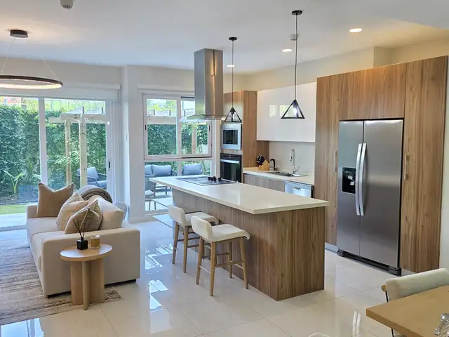 3-bedroom condo in South Park for sale, San Fernando