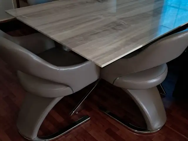 Modern dining table set, Debe