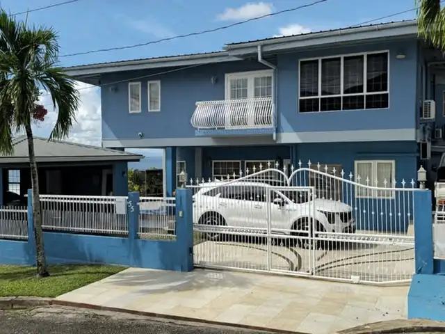 6-bedroom house in La Romain for sale, La Romain