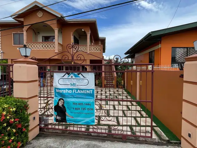 3-bedroom house in southern main road to rent, La Romain