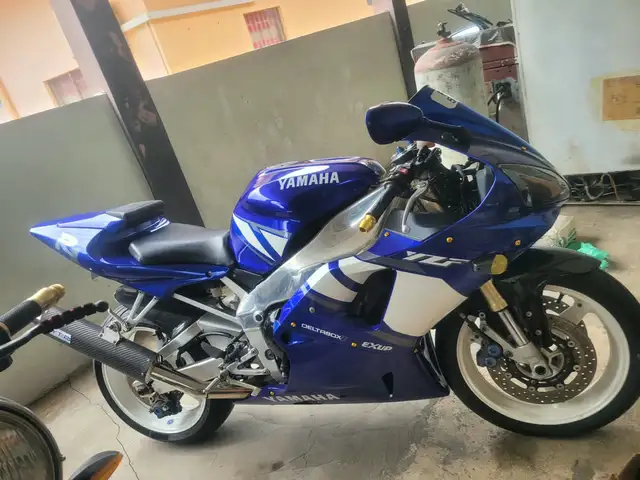 Yamaha R1, Tacarigua