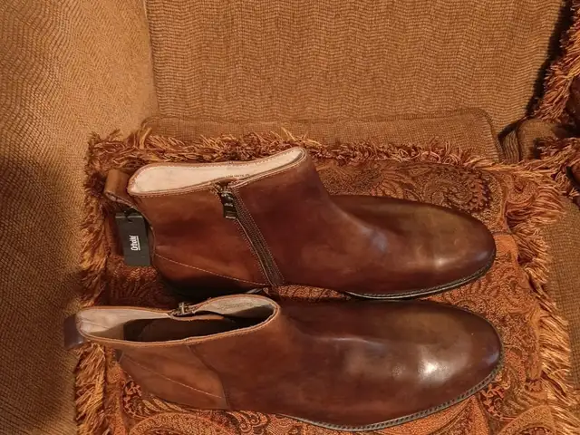 BRAND NEW size 12 Tommy Bahama male Chelsea boots 800 neg fits like a size 11, San Fernando