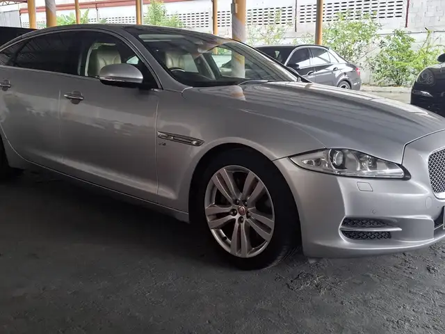 Jaguar XJ