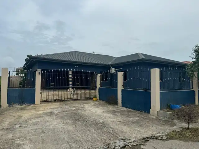 House, Charlieville