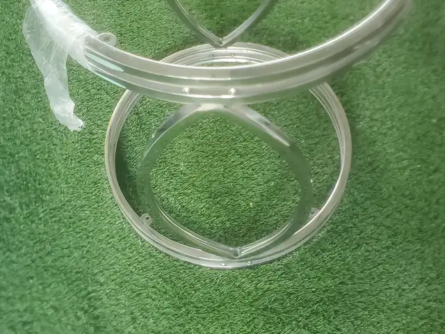ROUND GLASS TABLE, Couva