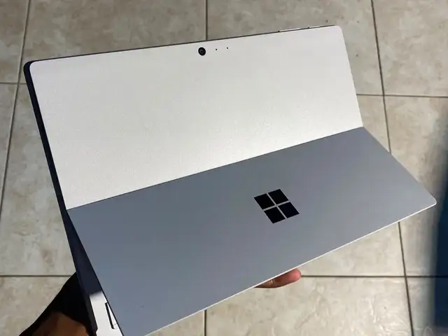 Microsoft Surface Pro i5-7300U 4GB RAM 128GB ssd, Couva