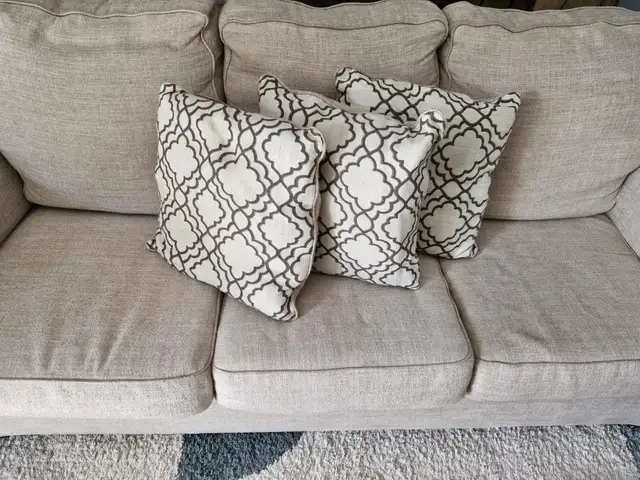 Ashley furniture set, Barataria