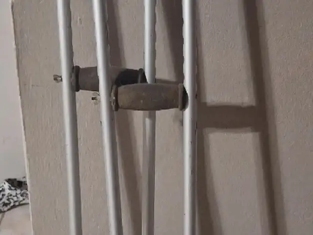 Pair of Crutches, Port of Spain