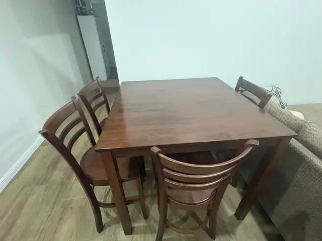 Table, Aranguez
