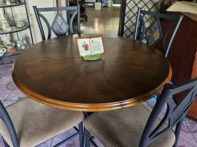 5pc round table, San Fernando