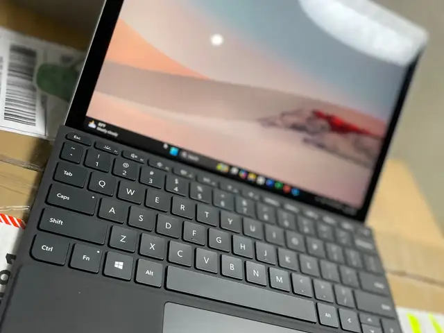 Microsoft Surface Pro4 12.3 128GB SSD 8GBRAM 2-In-1 Touch Laptop-Silver, Princes Town
