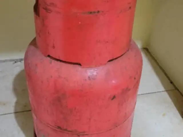 2 Gas Tanks Available, Champs Fleurs