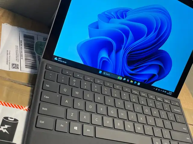 Microsoft Surface Pro4 12.3 128GB SSD 8GBRAM 2-In-1 Touch Laptop-Silver, San Fernando