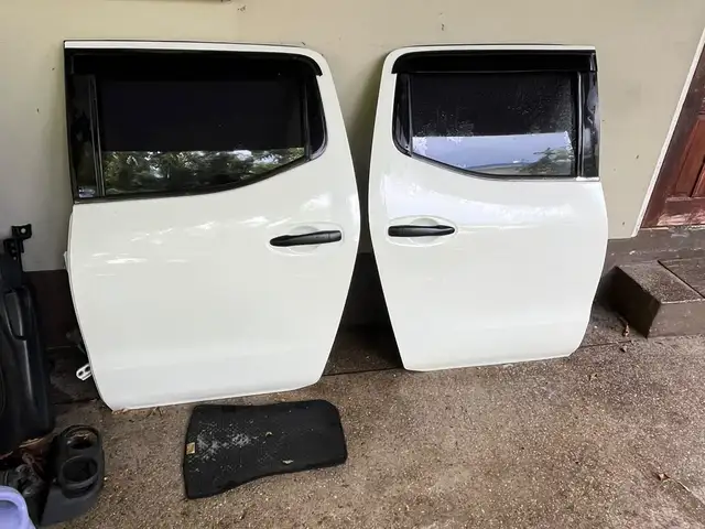 Np 300 Frontier rear doors, Gulf View