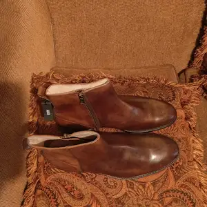 BRAND NEW size 12 Tommy Bahama male Chelsea boots 800 neg fits like a size 11, San Fernando