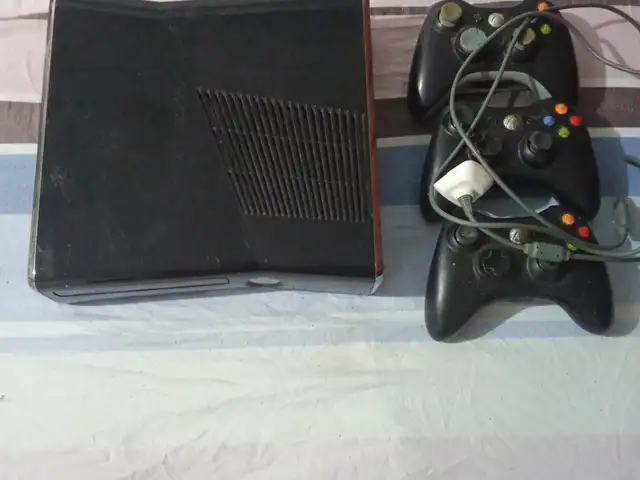 Xbox 360 slim have it packed down not using but works can't find the power cord, Arima