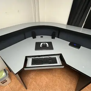 CORNER DESK, San Fernando