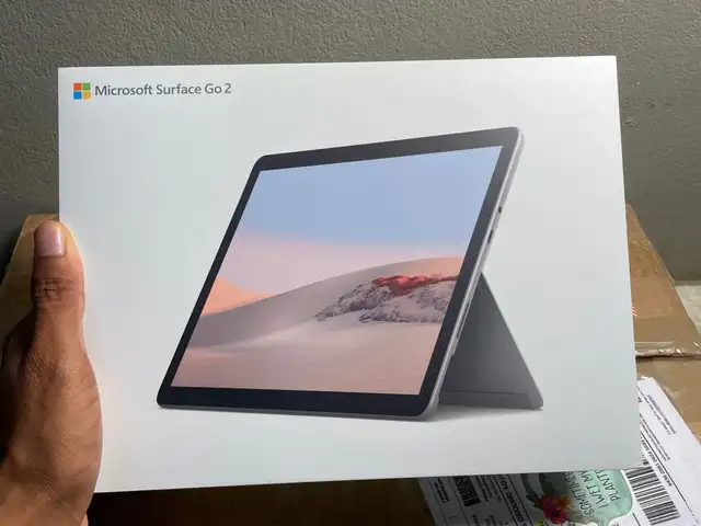 Surface pro 256gb 8ram 12.3inch keyboard lights up and connects and detaches, Chaguanas