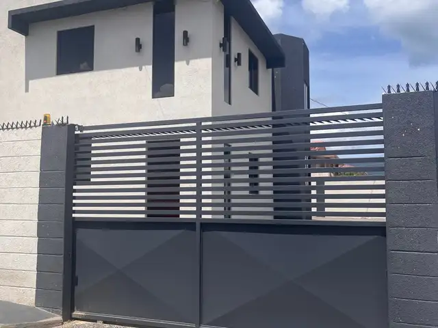 5-bedroom house in Wellington Street for sale, St. Joseph