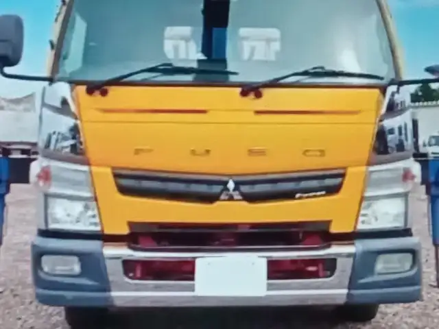 Canter tow and crane truck, Piarco