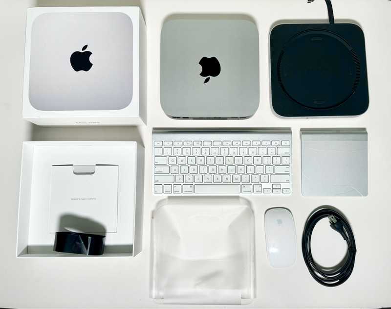 Apple M2 Mac Mini 256GB SSD 8GB + Satechi Hub, Keyboard