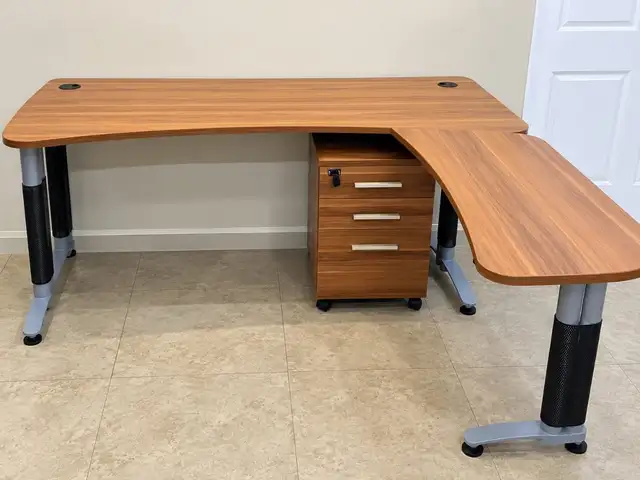 L-SHAPED EXECUTIVE OFFICE DESK, Chaguanas