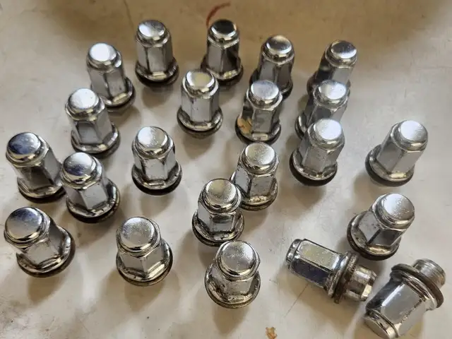 OEM hilux wheel nut, Rio Claro