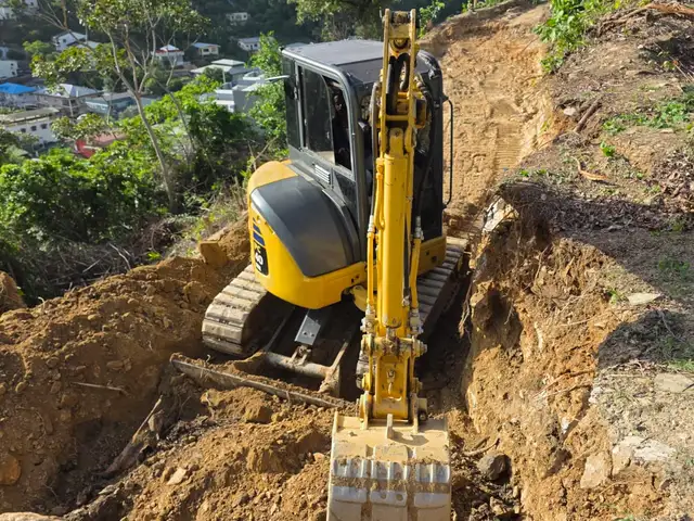 USED KOMATSU PC40MR-2 EXCAVATOR, Santa Cruz