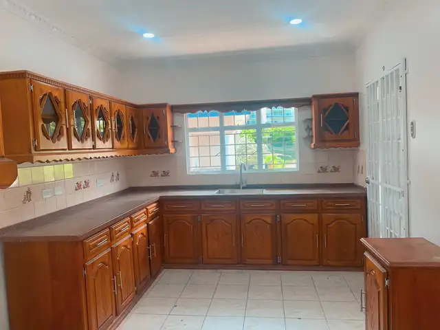3-bedroom apartment in Maraval to rent, Maraval