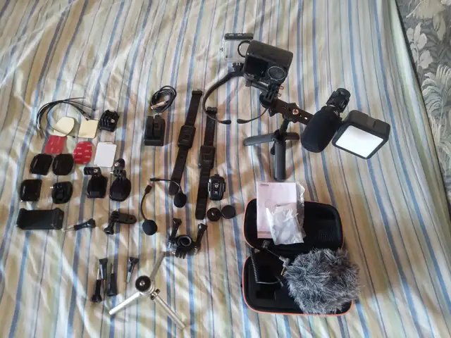 Adventure/Content Creator deep oceanaction cam. Mic and accessories, Arima