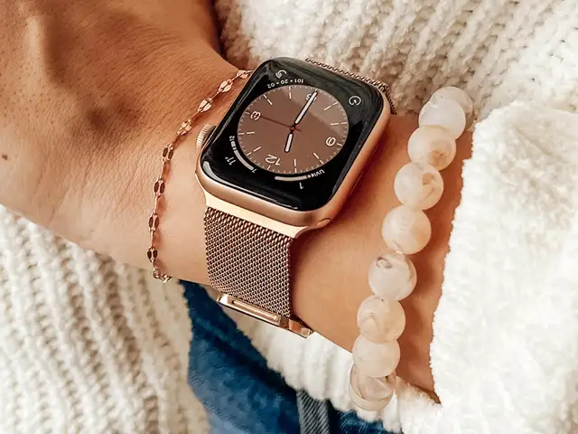 unisex smartwatch with silicone and metal band. waterproof & 7 days battery life, Diego Martin