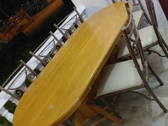 7 pc Dining table, Point Fortin