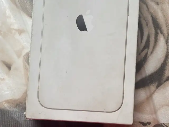 iPhone 13 like brand new 128gb comes with box an charger, protection screen, San Fernando