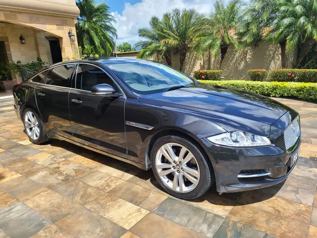 Jaguar XJ