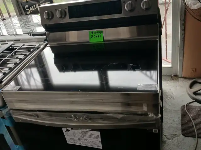 Samsung electric stove, Longdenville