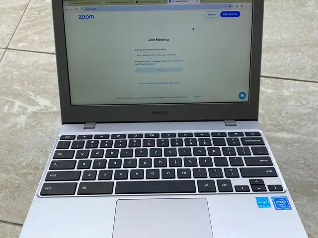 Samsung sliver laptops, Cunupia