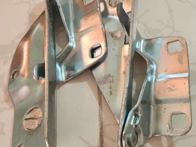 Bonnet hinge NP300, Bacolet
