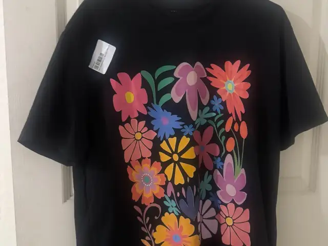 Woman top. Large. Brand new., Petit Valley