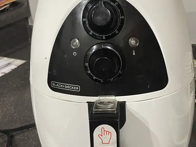 Black and Decker air fryer, California