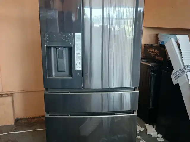 22 cu ft frigidaire fridge, Longdenville